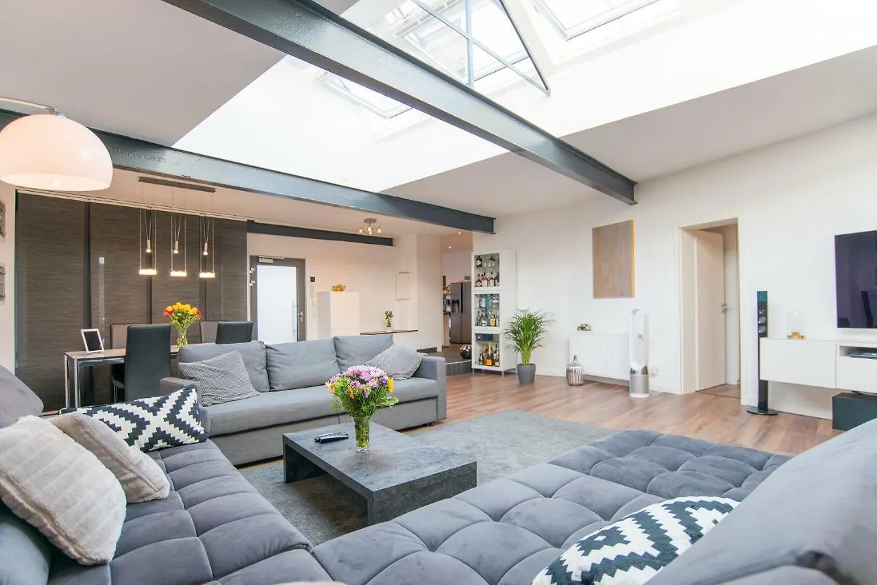 Apartment White Lofty Und White Studio Dusseldorf